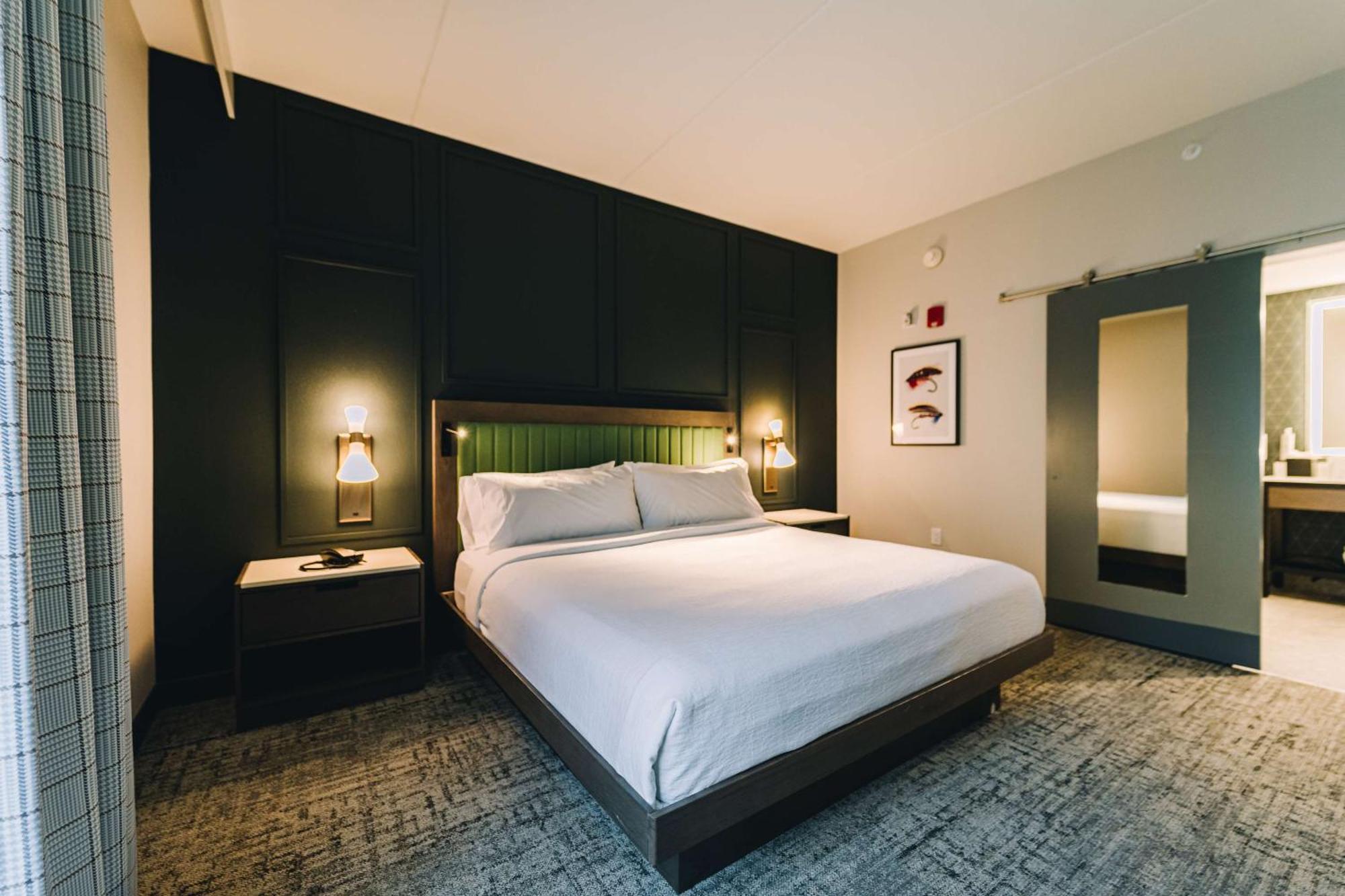 Embassy By Hilton Hotel 4*